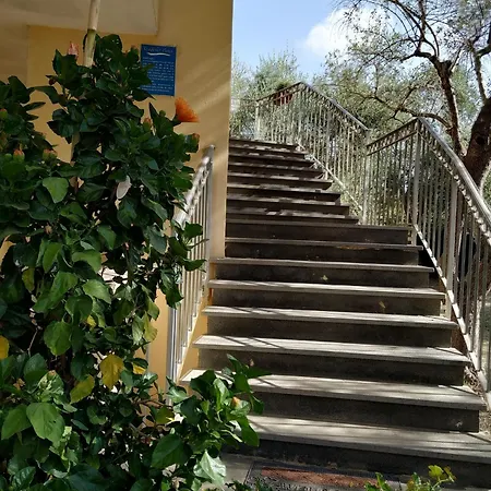 Elvira Aparthotel